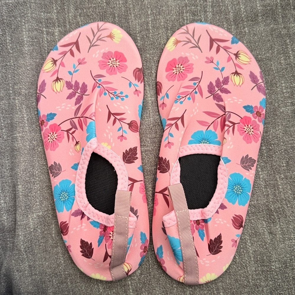Brand new NWT Kids' Pink Floral Water Shoes size 3.5-4